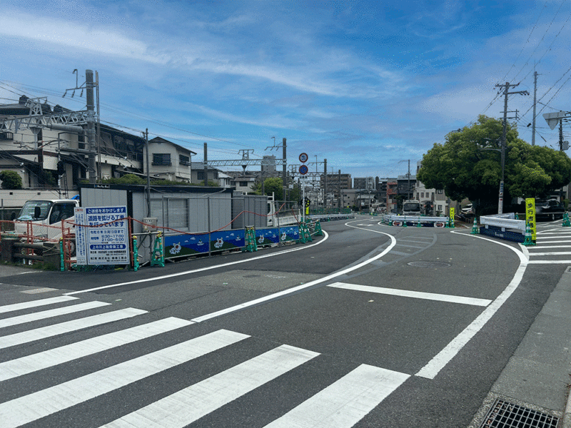 吹田箕面線・垂水町1丁目S字カーブ付近道路