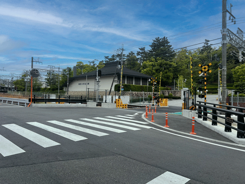 吹田箕面線・吹田市関西大学第一高等学校付近踏切