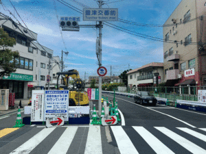 吹田市阪急千里線豊津駅前の豊津交番前交差点