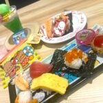 【スシロー×サンリオ「はぴだんぶい」】コラボ限定ステッカー＆5%OFFクーポンがもらえる！（8月24日まで）＠江坂